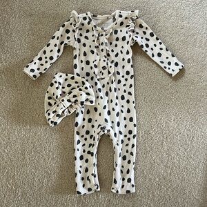 Black & white spotted outfit with hat